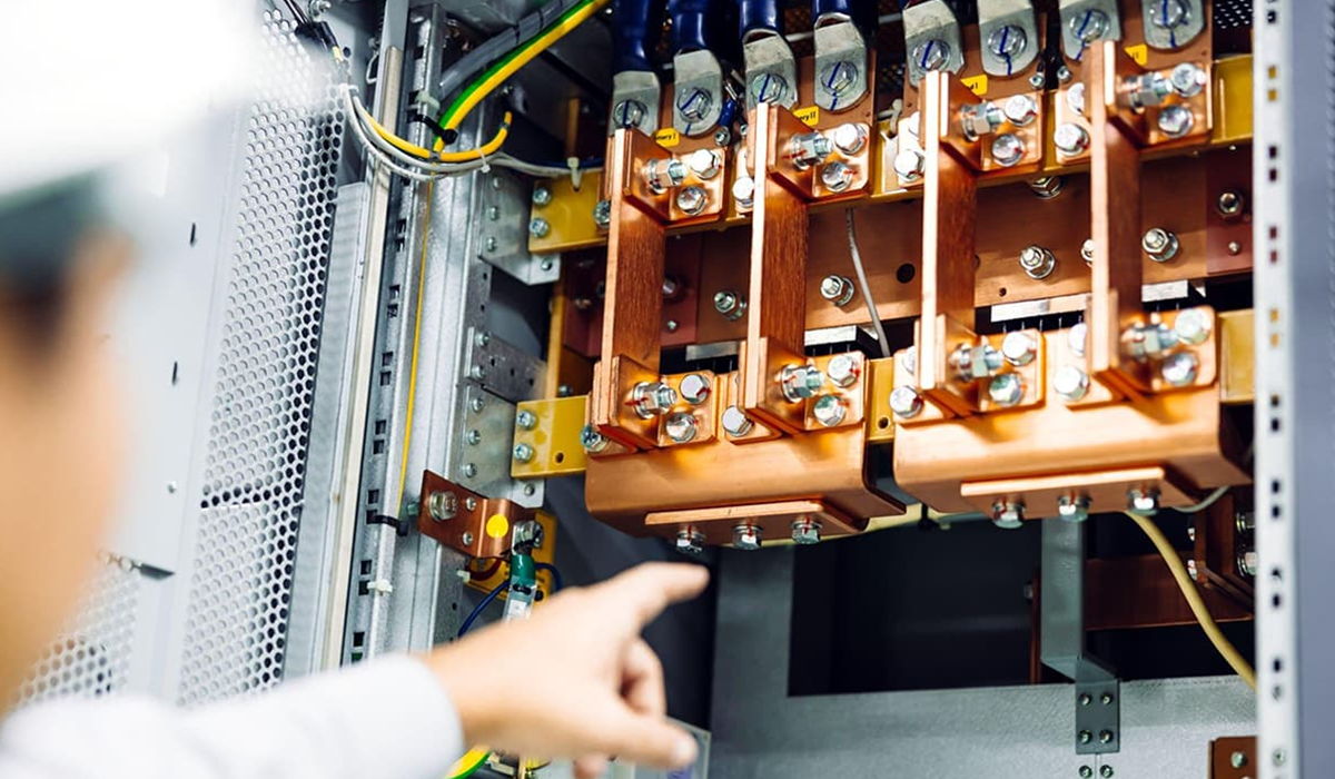 Fertigungsprozess der Kupfersammelschienenfertigung