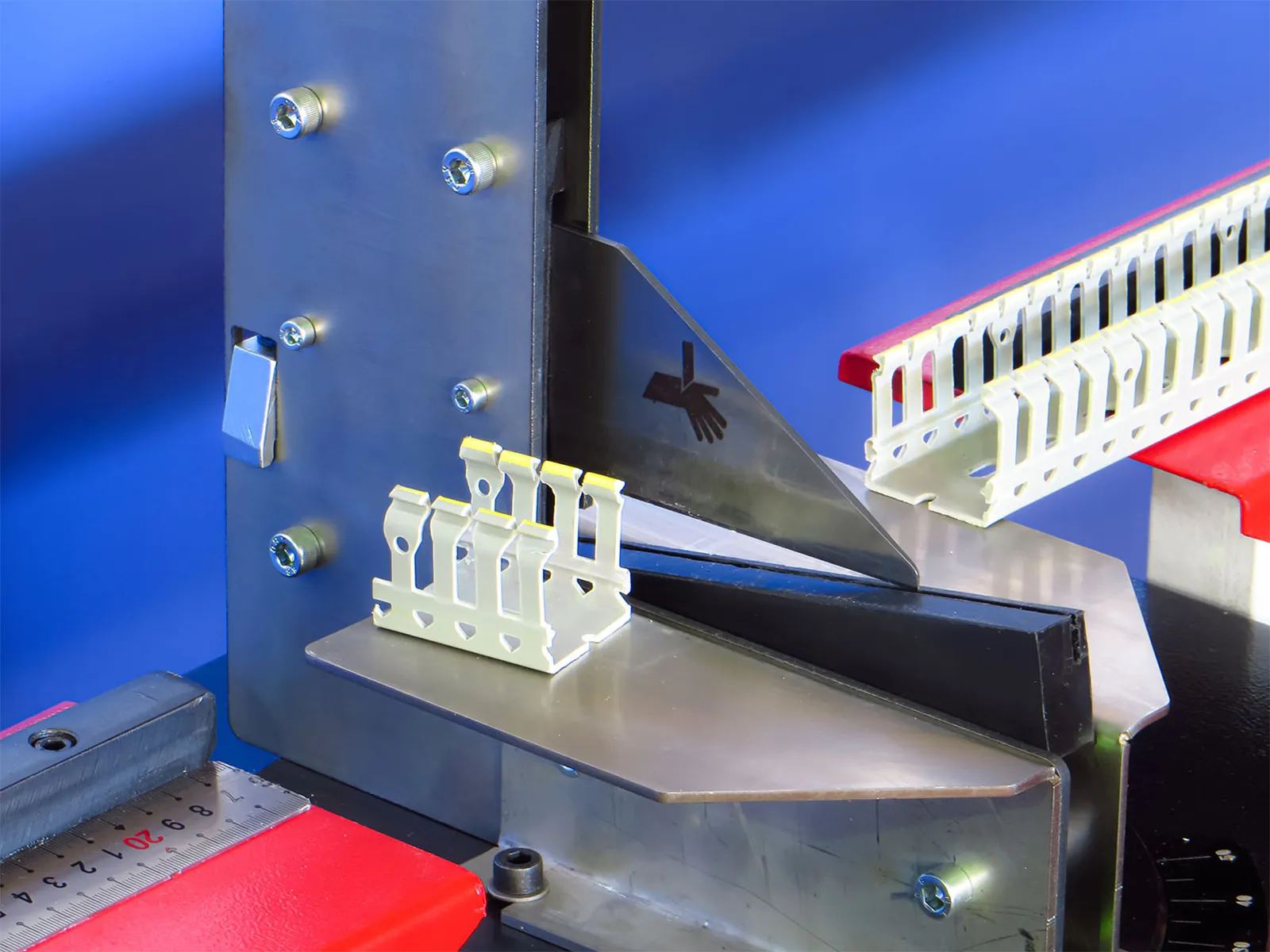 Duct cutter